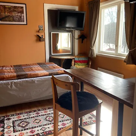 Apartment Stasjon Banevokterboligen Hen